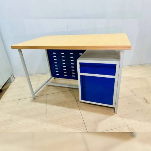 Blue Mild Steel Teachers Table For School Classroom Use Manufacturers, Suppliers in Daudnagar